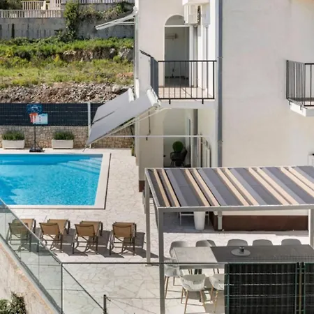 Luxury Villa, 40 Sqm Heated Private Pool, Gym, Seaview, 200m To Beach, 7 Bedrooms *
