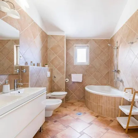 Villa Luxury Villa, 40 Sqm Heated Private Pool, Gym, Seaview, 200m To Beach, 7 Bedrooms